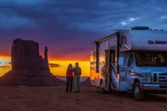 Relocation med El Monte: Kør en fabriksny camper mod vest